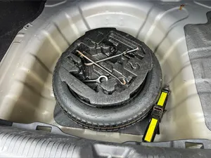 Hyundai Elantra GLS Sedan FWD (1.8L 4cyl 6A) 2013 Gold