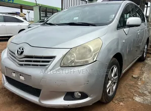 Toyota Corolla L 4dr Sedan (1.8L 4cyl 5M) 2012 Silver