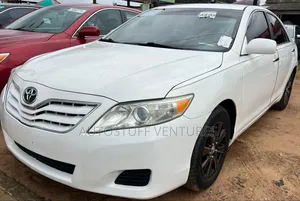 Toyota Camry LE 4dr Sedan (2.5L 4cyl 6A) 2011 White