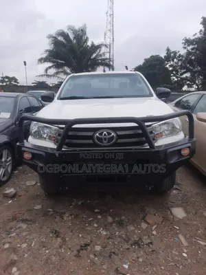 Photo - Toyota Hilux 2017 White