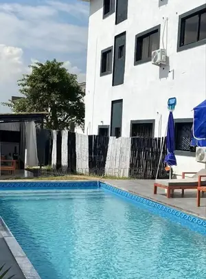 Luxury One Bedroom Apartment With Pool