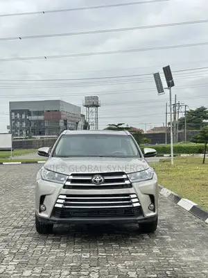 Toyota Highlander XLE 4dr SUV (3.5L 6cyl 6A) 2015 Gold
