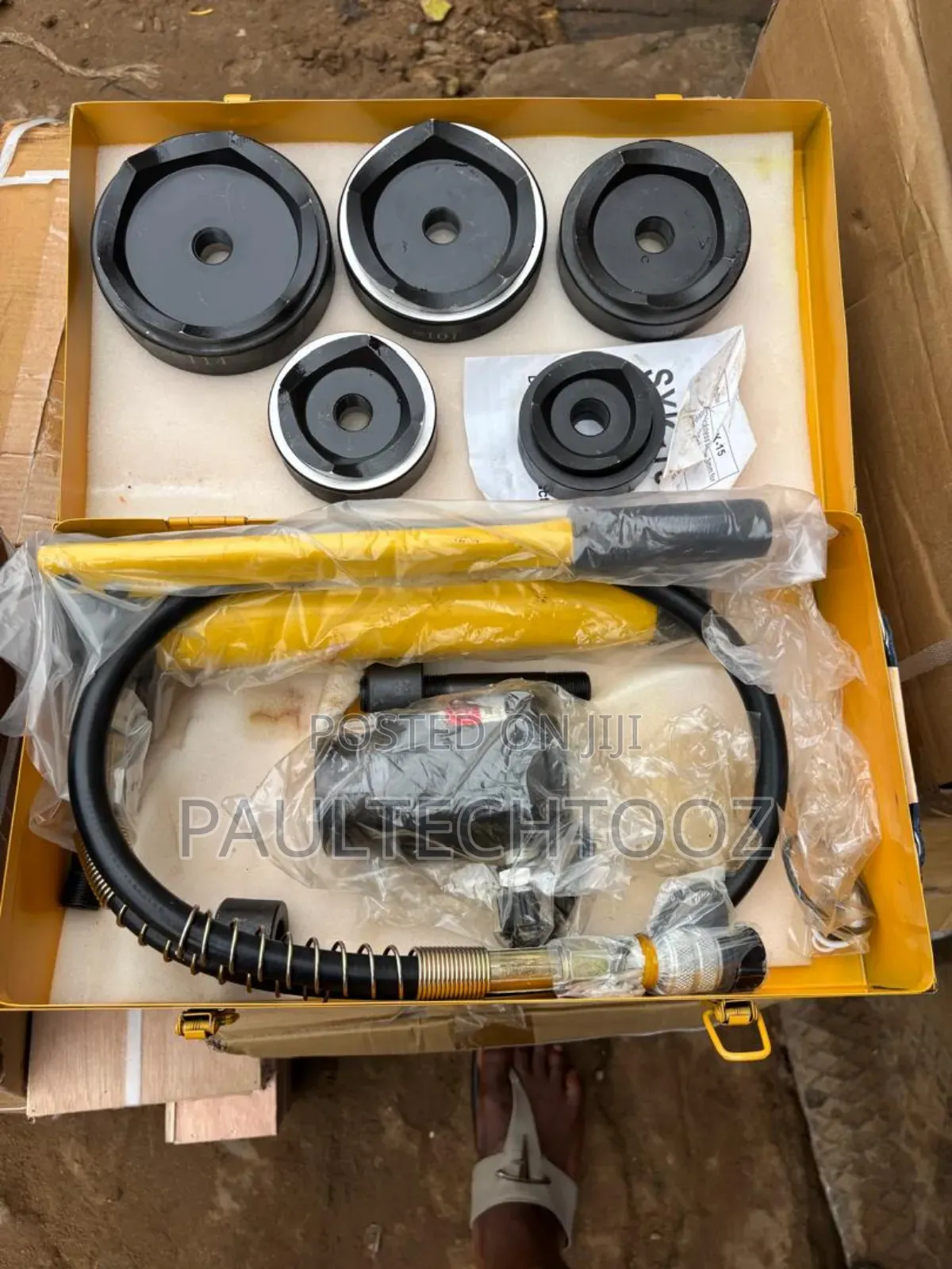 Hydraulic Hole Punch