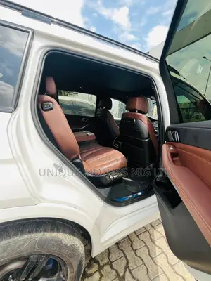 BMW X7 xDrive40i 2022 White