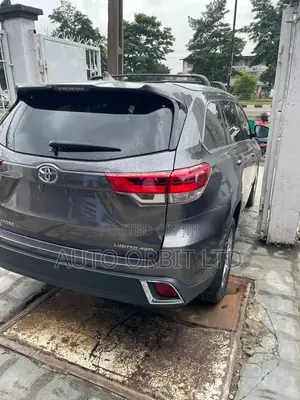 Toyota Highlander Limited 4x2 V6 (3.5L 6cyl 8A) 2018 Gray