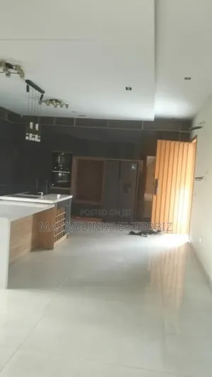 6bdrm Maisonette in Royal Garden Estate for sale