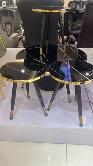 Acrylic Centre Table With 4 Stools