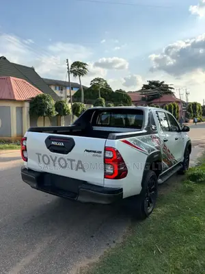Toyota Hilux 2021 White