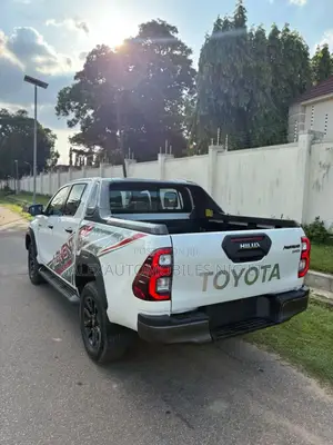 Toyota Hilux 2021 White