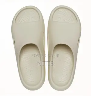 Crocs Mellow Recovery Slides (Beige)