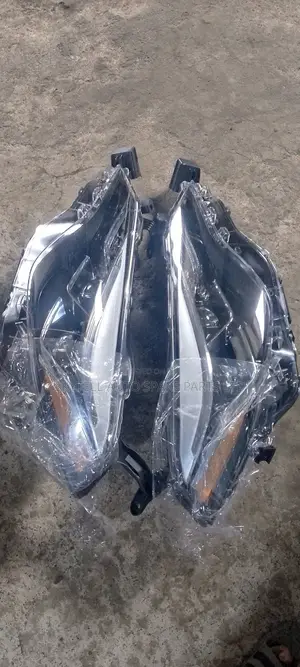Head Light For Toyota Corolla 2018 2 Torchi