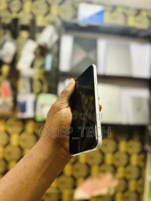 Apple iPhone XR 64 GB White