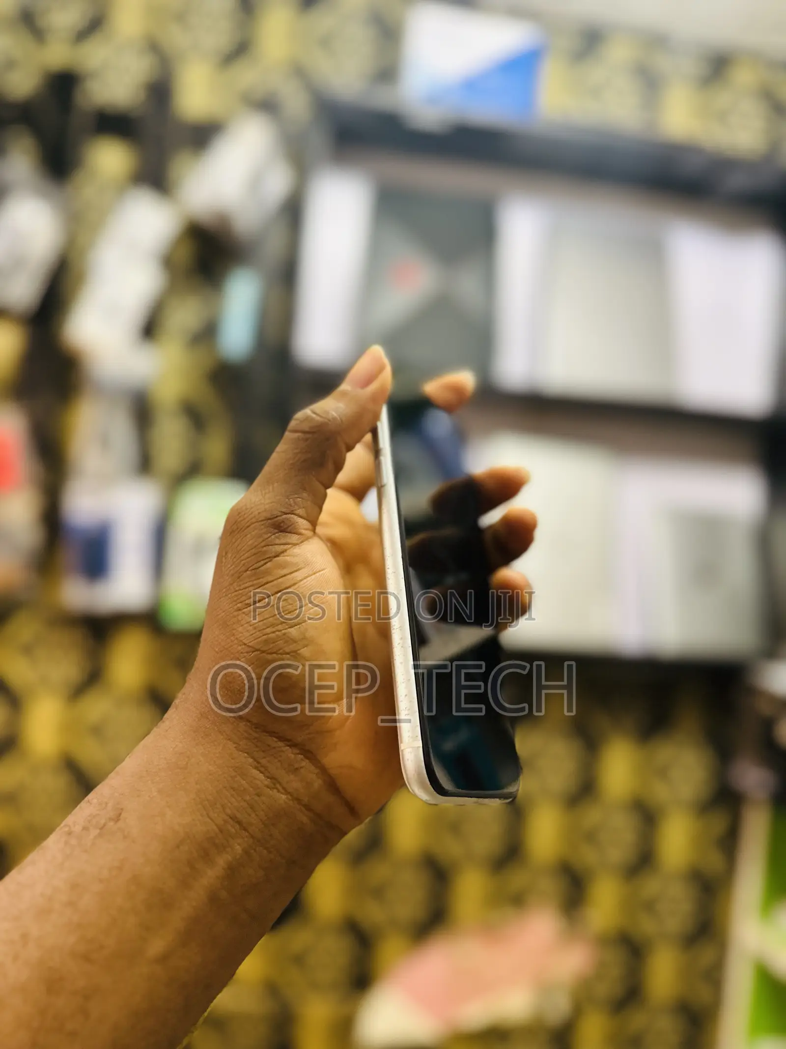 Apple iPhone XR 64 GB White
