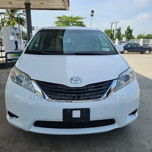 Toyota Sienna LE 7 Passenger 2011 White