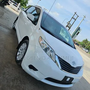 Toyota Sienna LE 7 Passenger 2011 White