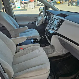 Toyota Sienna LE 7 Passenger 2011 White