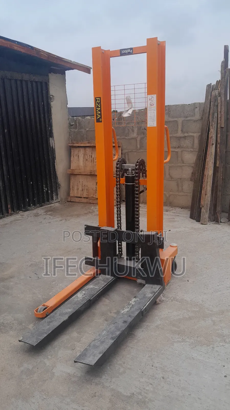 3tons Heavy-Duty Manual Stacker