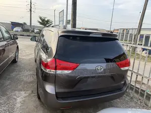 Toyota Sienna 2011 Gray