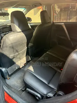 Toyota RAV4 LE FWD (2.5L 4cyl 6A) 2016 Orange