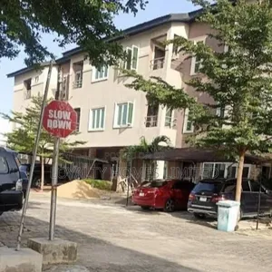 5bdrm Townhouse/Terrace in Lekki for sale