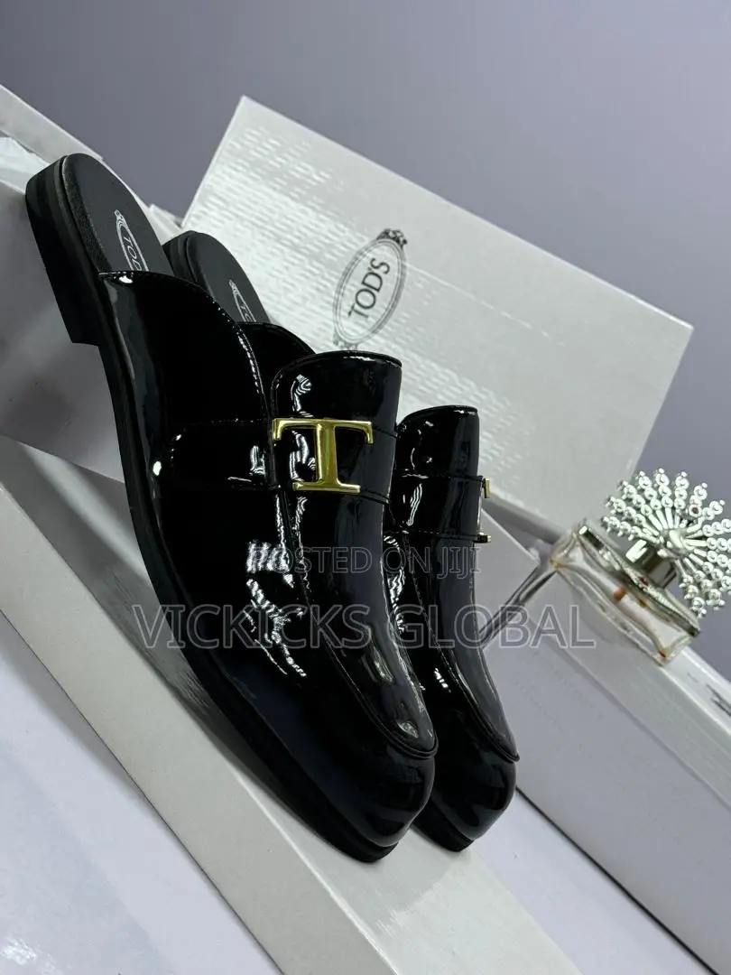 Tod’S Glossy Leather Half Shoes