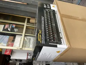 Behringer S32 Stagebox