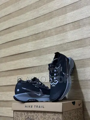 Photo - Original Nike Trail 5 Goretex Sneakers