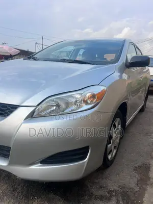 Toyota Matrix Hatchback FWD (1.8L 4cyl 5M) 2010 Silver