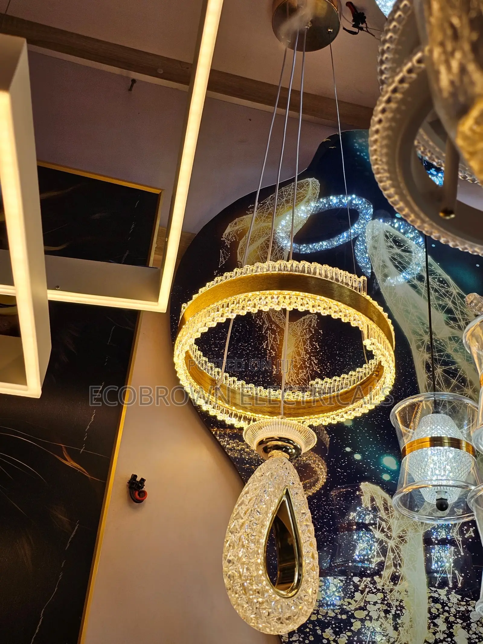 Luxury Chandelier for Your Home Use