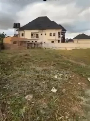 For Sale : 800 Sqmts Land At Wtc Estate Enugu.