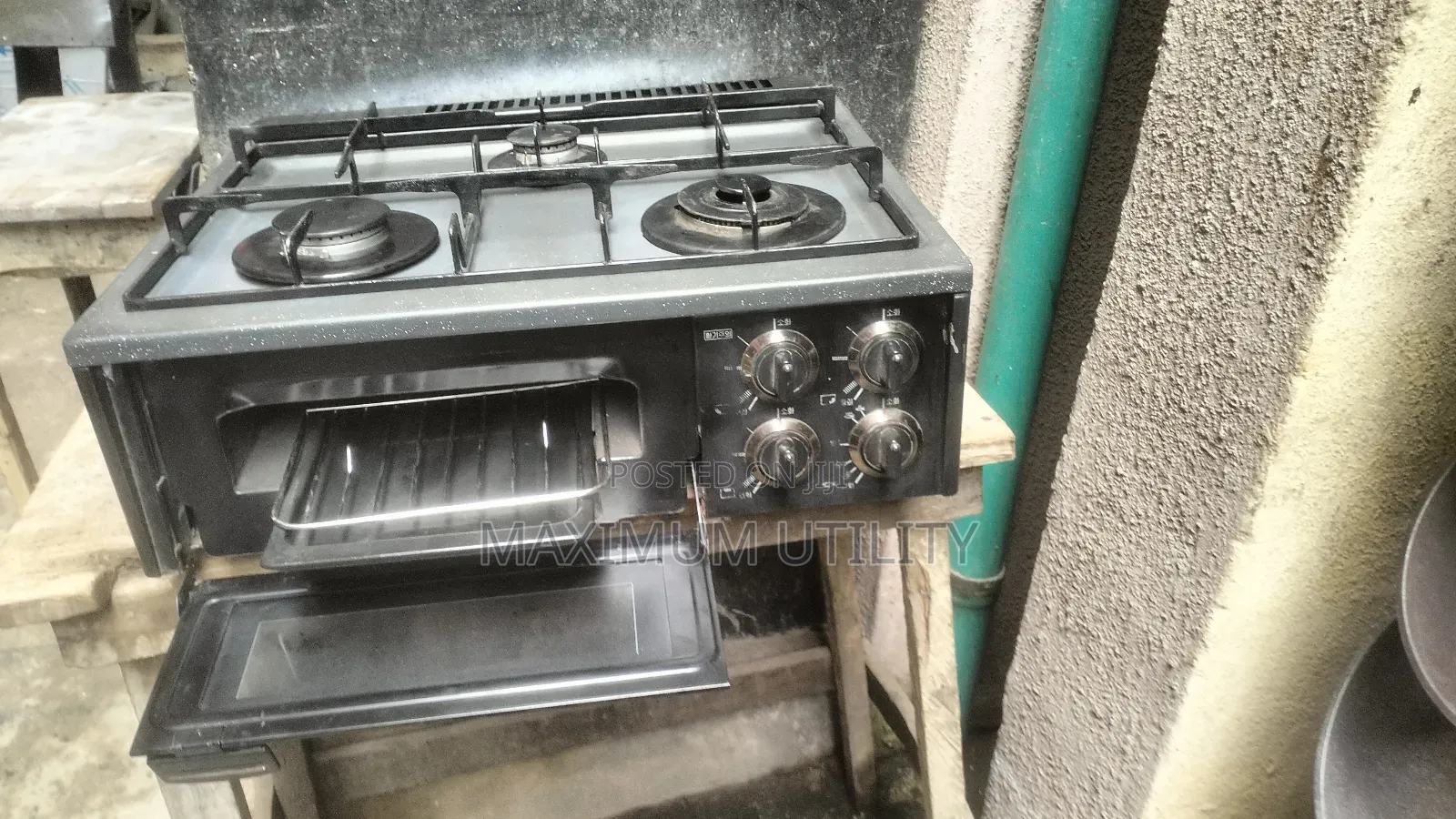Different Designs Automatic 3 Burners Pan Top Gas Cooker Oven N Grill