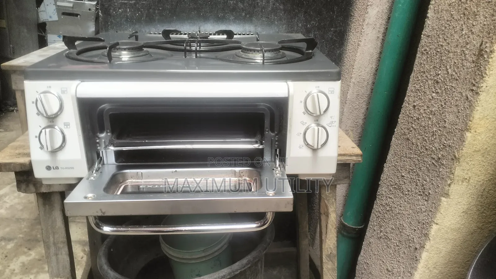 Different Designs Automatic 3 Burners Pan Top Gas Cooker Oven N Grill