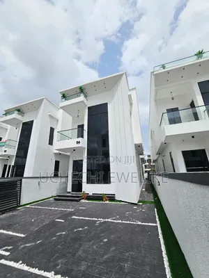 5bdrm Duplex in Chevron for sale