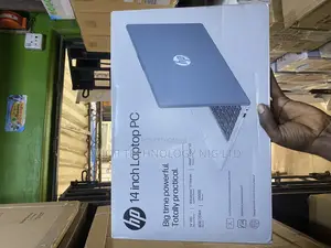 New Laptop HP 14-Ep0063 8GB Intel Core I3 SSD 256GB