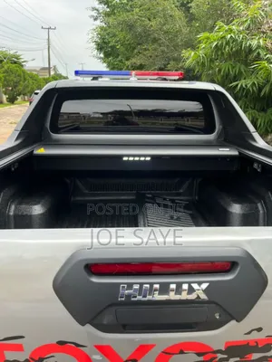 Toyota Hilux 2024 Gray
