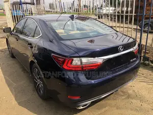 Lexus ES 2017 Green