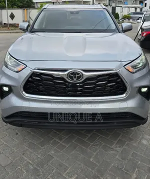Toyota Highlander XLE AWD 2023 Silver