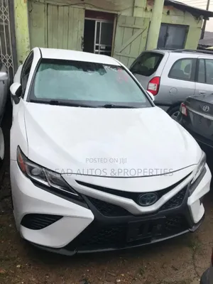Toyota Camry 2018 White
