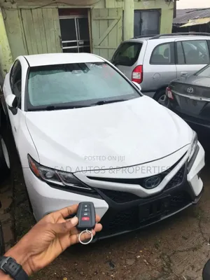 Toyota Camry 2018 White