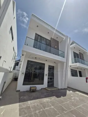 4bdrm Duplex in Orchid Road, Chevron for sale