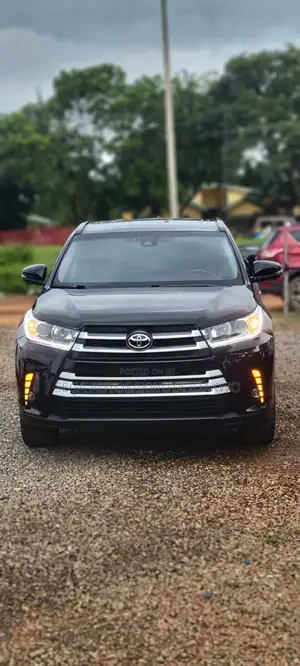 Toyota Highlander SE 4x4 V6 (3.5L 6cyl 8A) 2017 Black