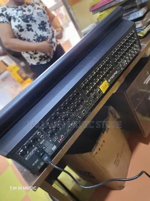 Midas M32 Music Mixer
