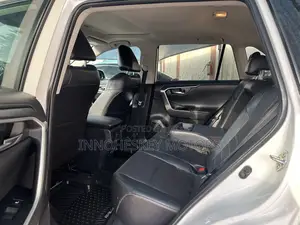 Toyota RAV4 Limited AWD 2020 White