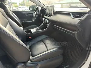 Toyota RAV4 Limited AWD 2020 White