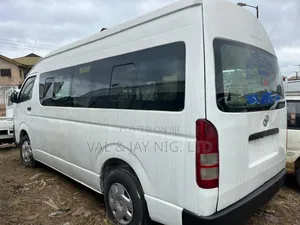 Toyota HiAce 2011 White