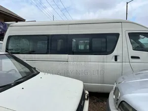 Toyota HiAce 2011 White
