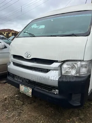 Toyota HiAce 2011 White