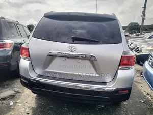 Toyota Highlander Limited 3.5l 4WD 2013 Silver