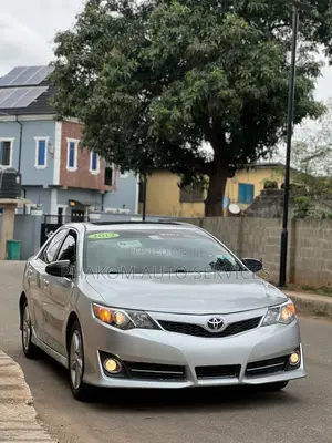 Toyota Camry SE 4dr Sedan (2.5L 4cyl 6A) 2012 Silver