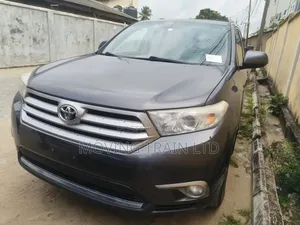 Toyota Highlander SE 2012 Gray